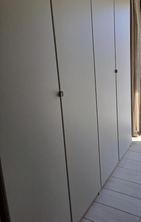Fiumicino Airport Sunflower Room Exterior photo